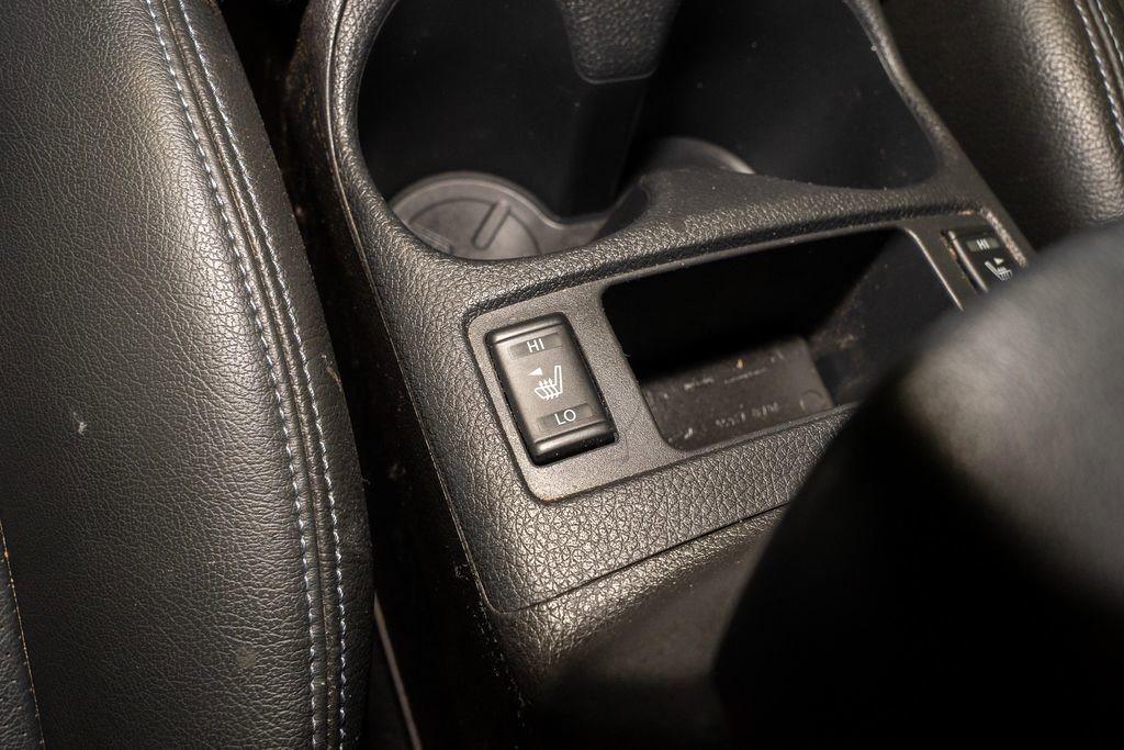 Used 2017 Nissan Rogue SV w/ SV Premium Package image 16