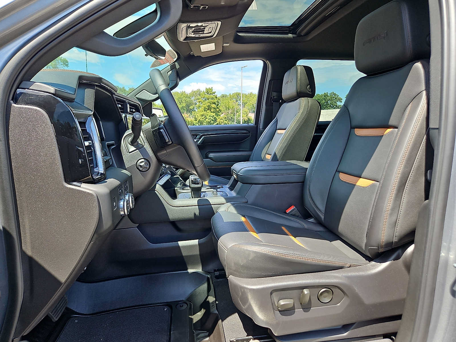 Used 2024 GMC Sierra 1500 AT4 w/ Technology Package AWD/4WD image 14