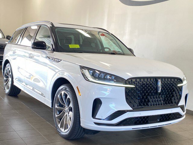 New 2026 Lincoln Aviator AWD w/ Jet Appearance Package image 2