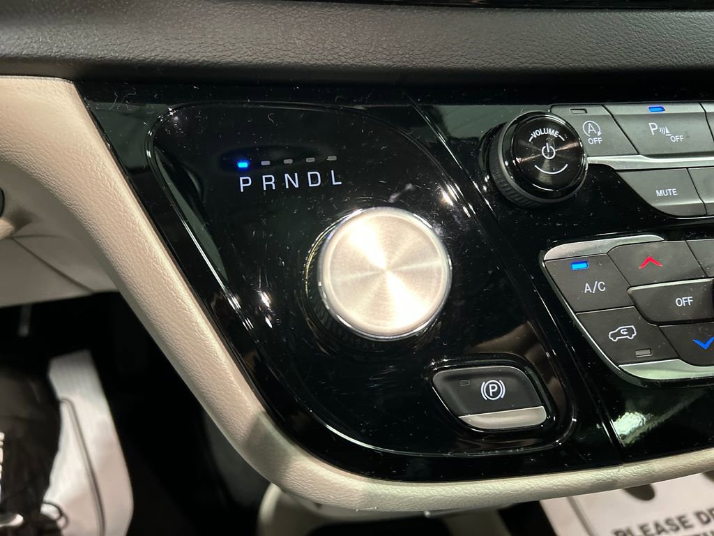 Used 2024 Chrysler Pacifica Touring-L FWD image 20