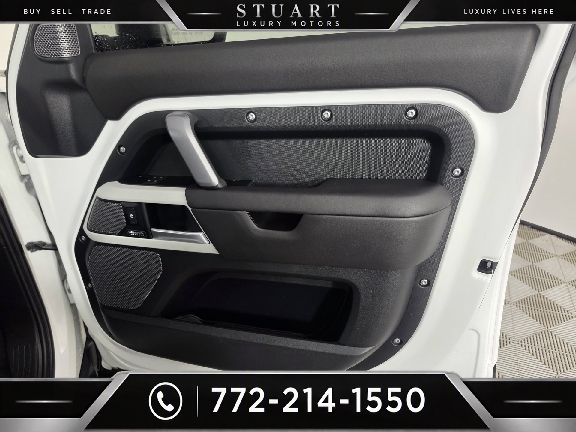 Used 2024 Land Rover Defender 110 X-Dynamic SE AWD/4WD image 35