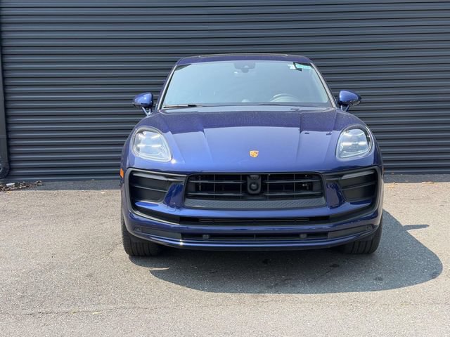Certified 2024 Porsche Macan AWD/4WD image 2