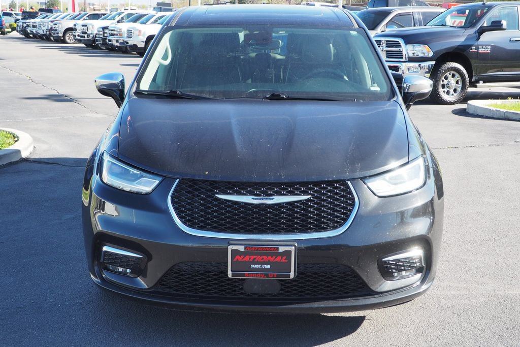 Used 2023 Chrysler Pacifica Limited FWD image 2