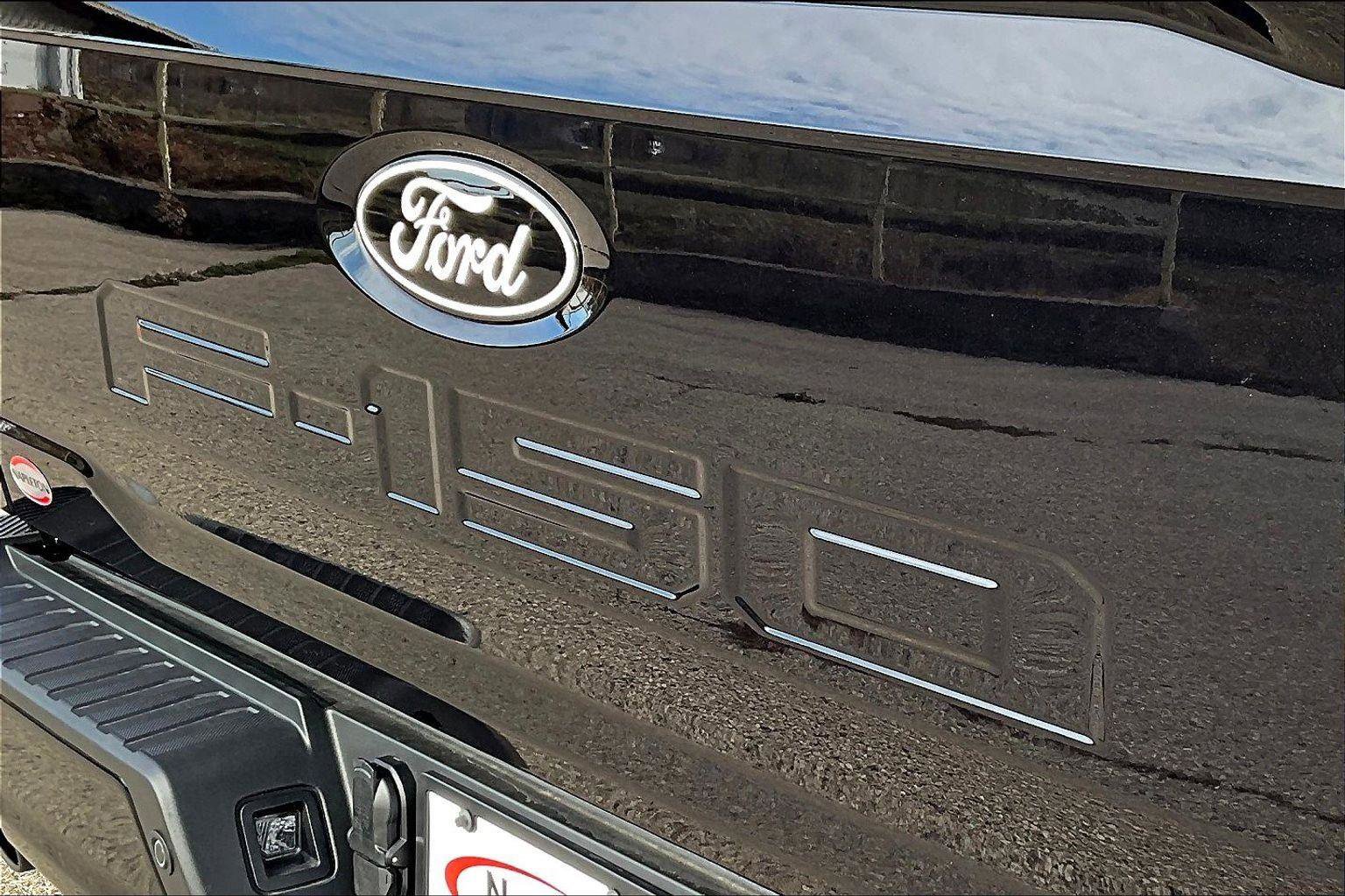 New 2025 Ford F150 Lariat w/ Equipment Group 501A Mid image 8