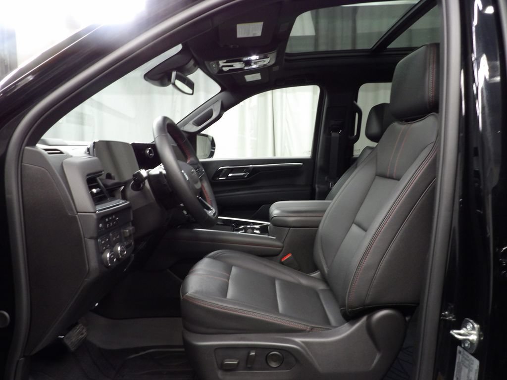 Used 2026 Chevrolet Suburban RST w/ Comfort Package AWD/4WD image 15
