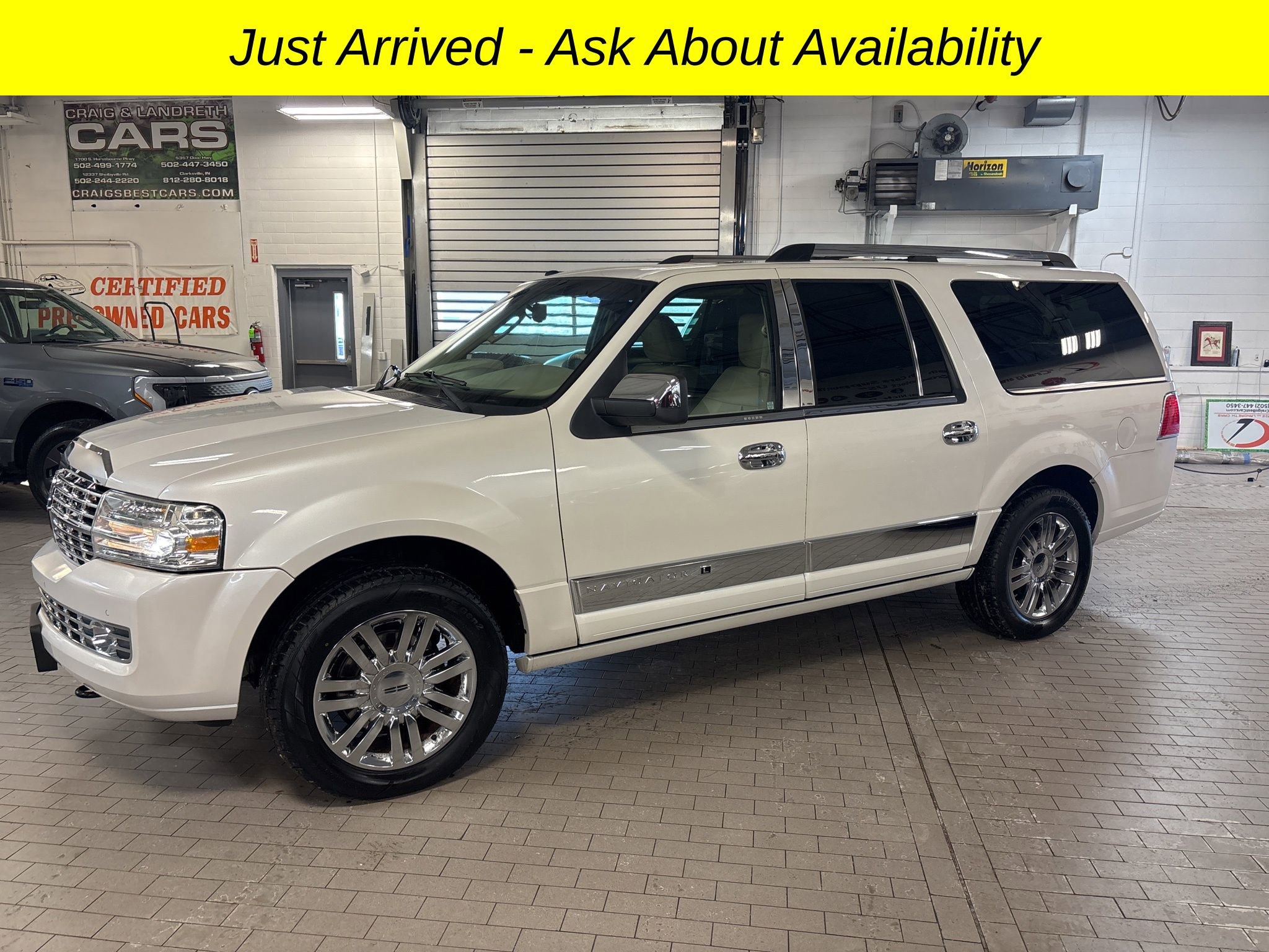Used 2010 Lincoln Navigator L 4WD image 1