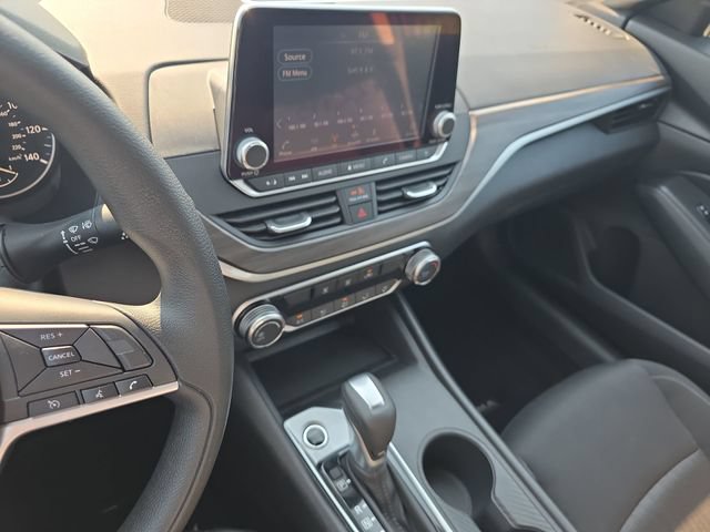 Used 2025 Nissan Altima 2.5 SV FWD image 20