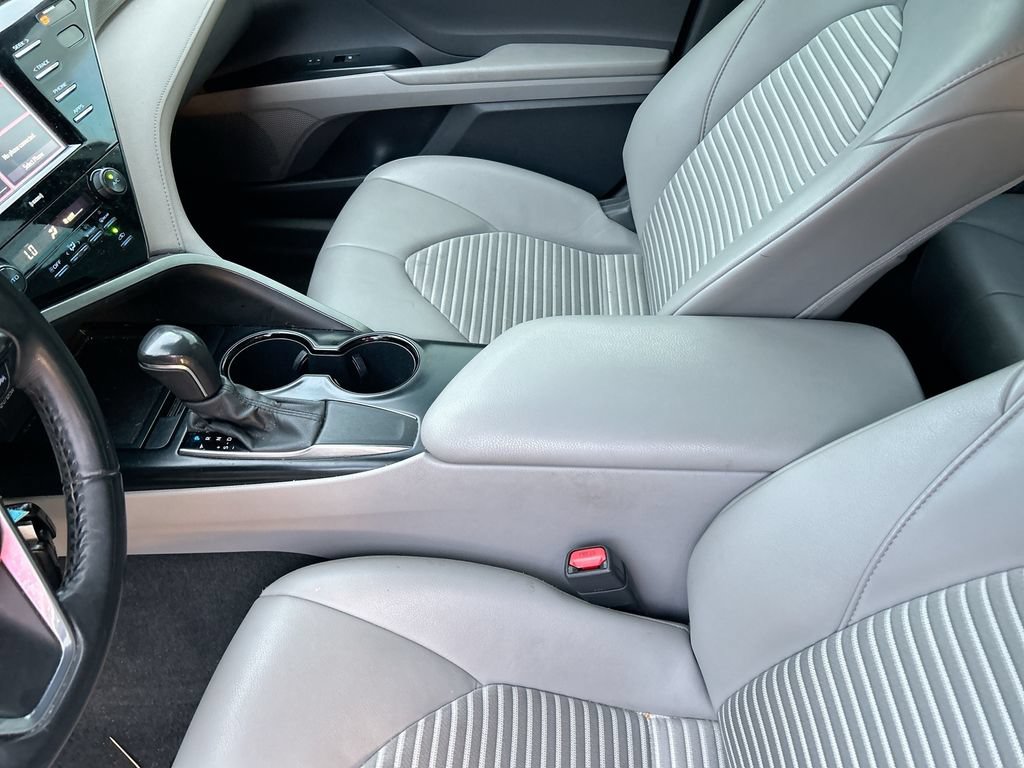 Used 2020 Toyota Camry SE FWD image 27