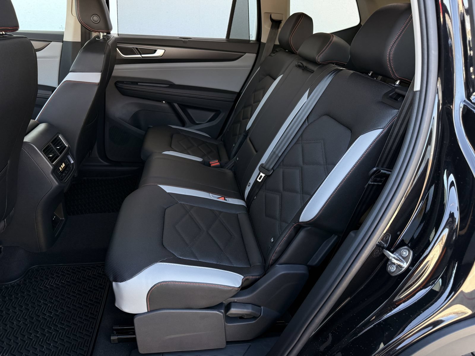 New 2026 Volkswagen Atlas Peak Edition AWD/4WD image 27