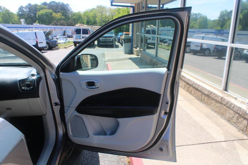 Used 2021 Jeep Compass Limited AWD/4WD image 16
