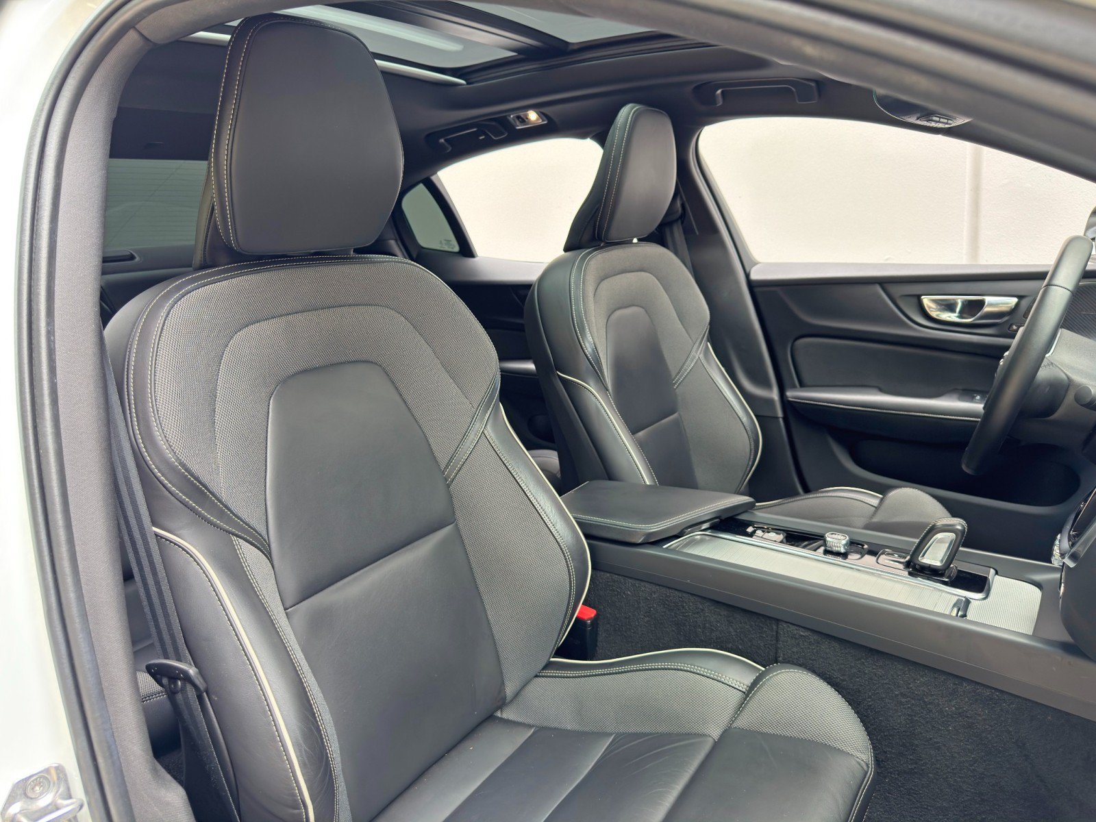 Used 2022 Volvo S60 B5 R-Design w/ Climate Package FWD image 37