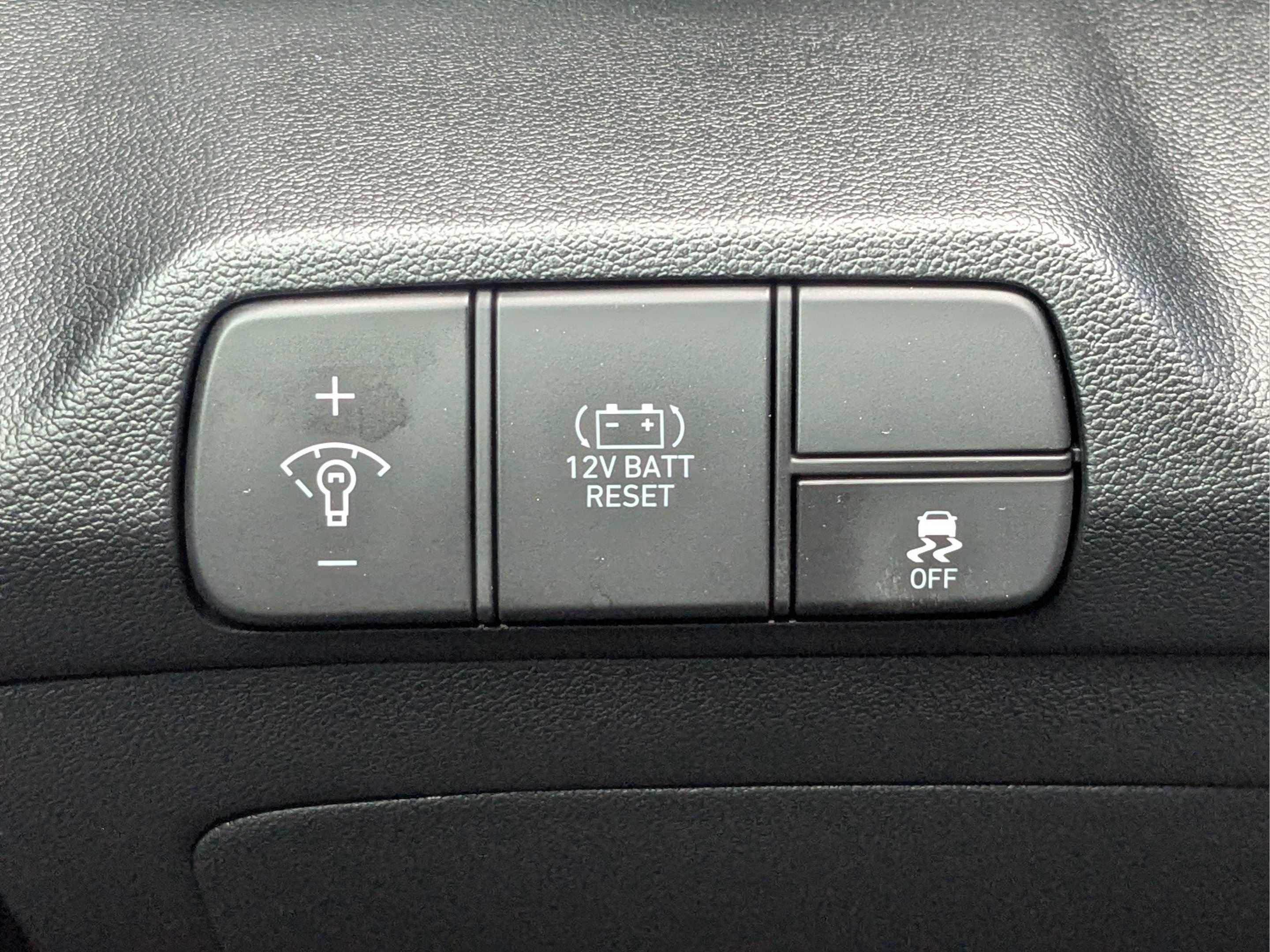 Used 2024 Hyundai Elantra Limited FWD image 24