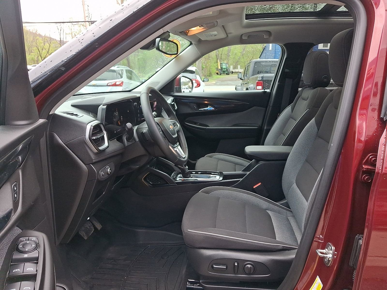 Used 2024 Chevrolet TrailBlazer LT w/ Convenience Package AWD/4WD image 13