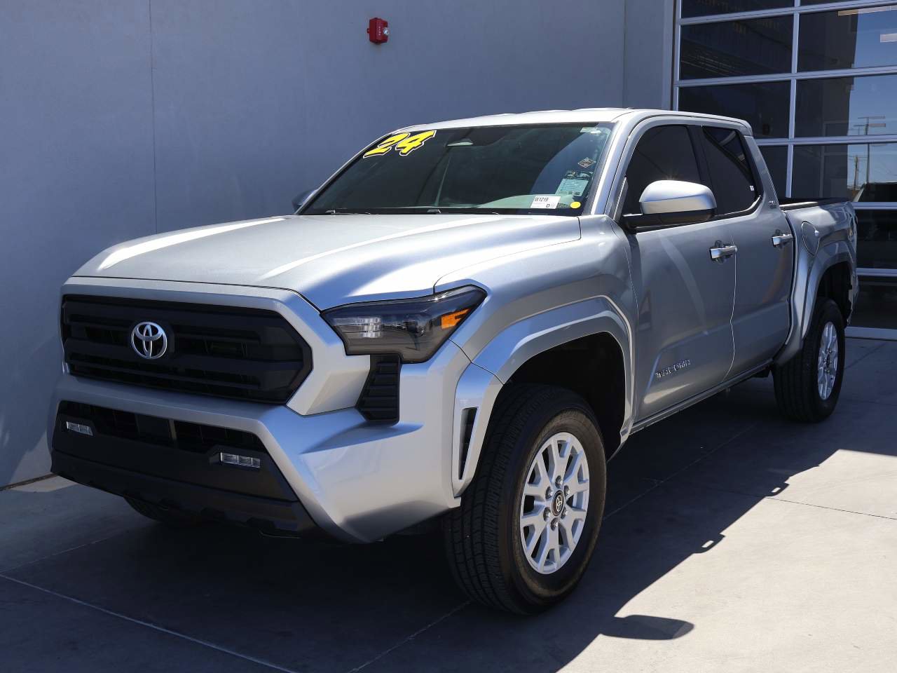 Used 2024 Toyota Tacoma SR5 AWD/4WD image 1