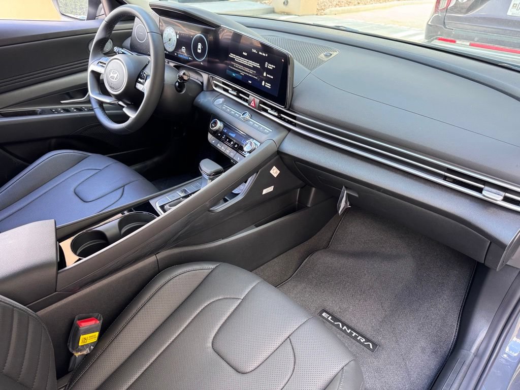New 2026 Hyundai Elantra Limited FWD image 17