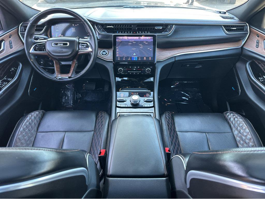 Used 2022 Jeep Grand Cherokee Summit w/ Advanced Protech Group IV AWD/4WD image 4