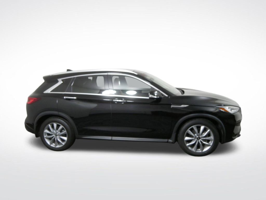 Used 2022 INFINITI QX50 Luxe AWD/4WD image 2