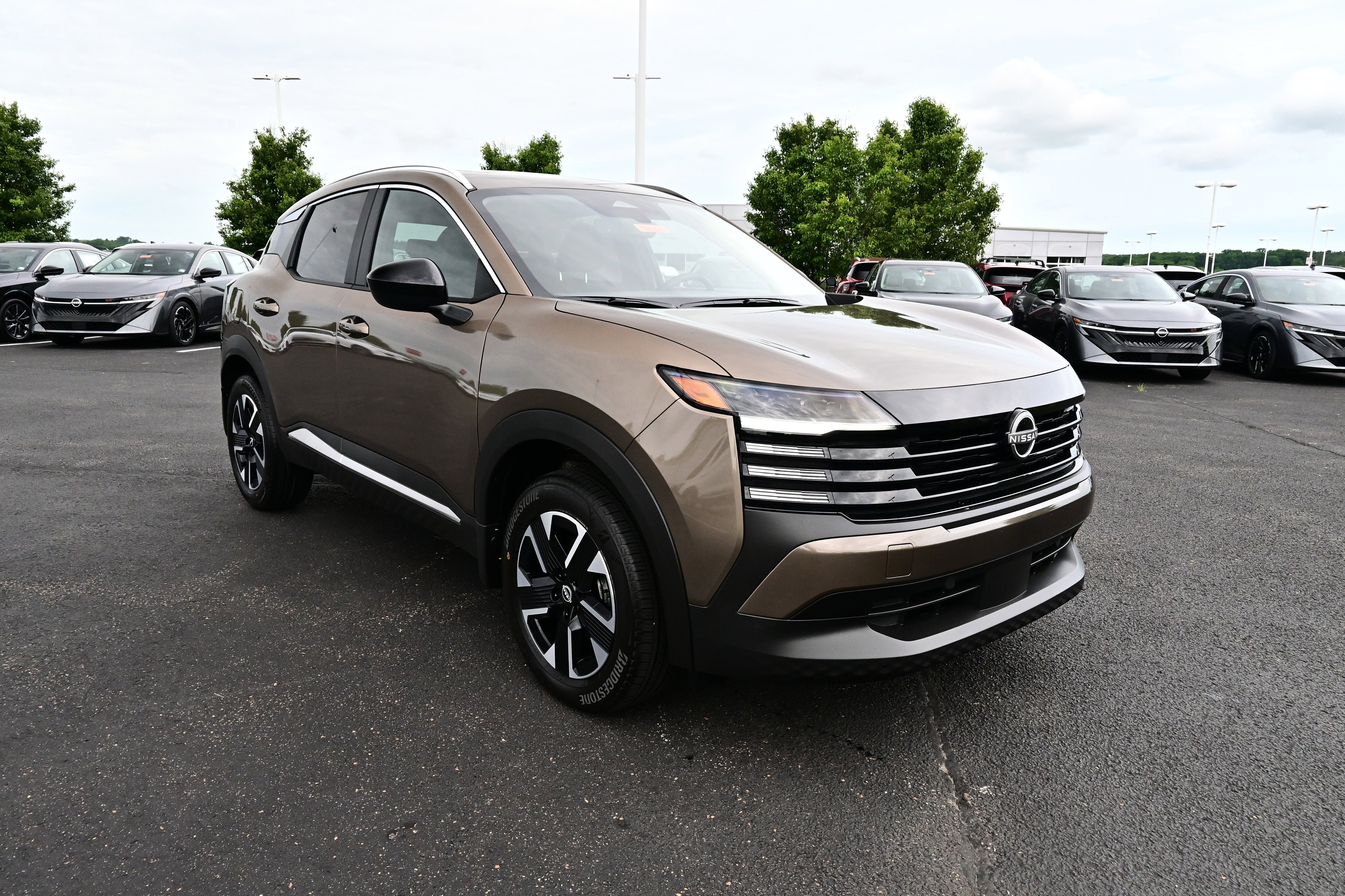 New 2026 Nissan Kicks SV w/ SV Premium Package AWD/4WD image 2
