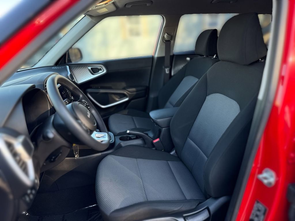 Used 2022 Kia Soul LX w/ Technology Package image 13