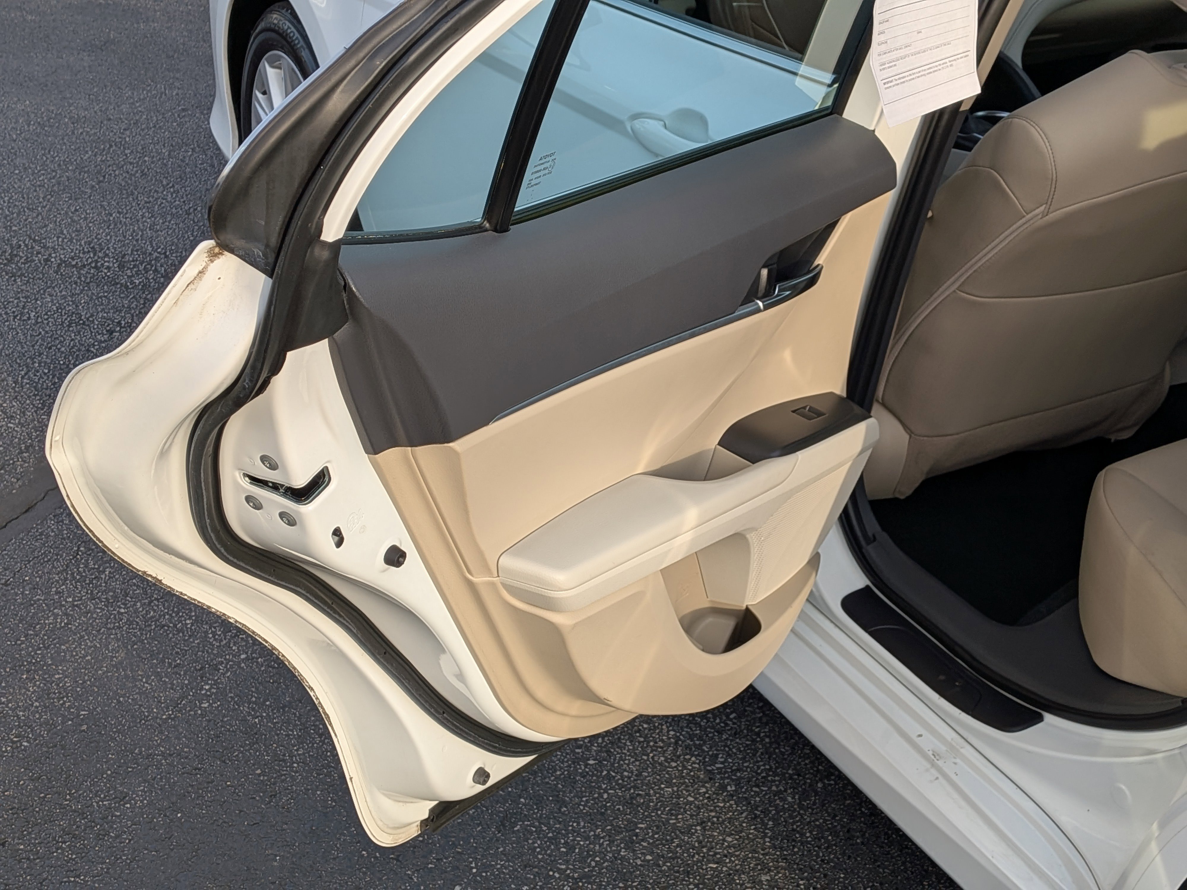 Used 2022 Toyota Camry LE image 19