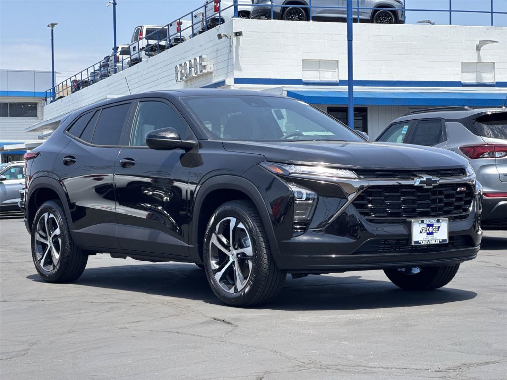 New 2026 Chevrolet Trax RS w/ Driver Confidence Package FWD image 3