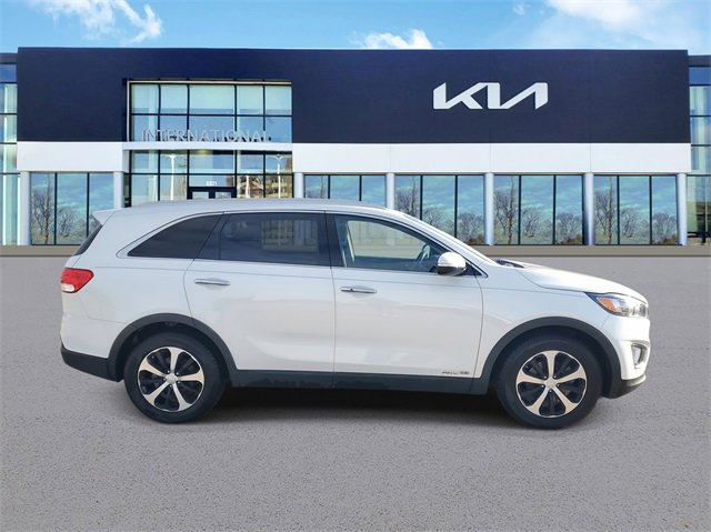 Used 2017 Kia Sorento EX image 3