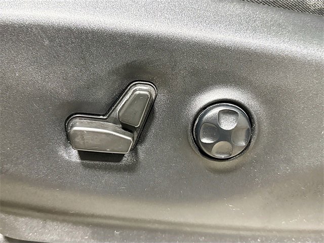 Used 2021 Chrysler Pacifica Touring-L w/ Uconnect Theater Family Group image 21