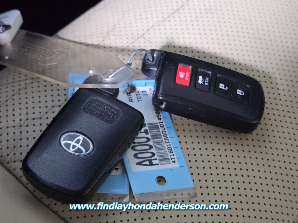 Used 2013 Toyota Avalon Limited FWD image 31