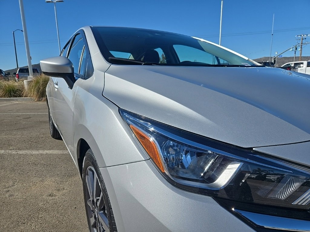 Used 2023 Nissan Versa SV image 5