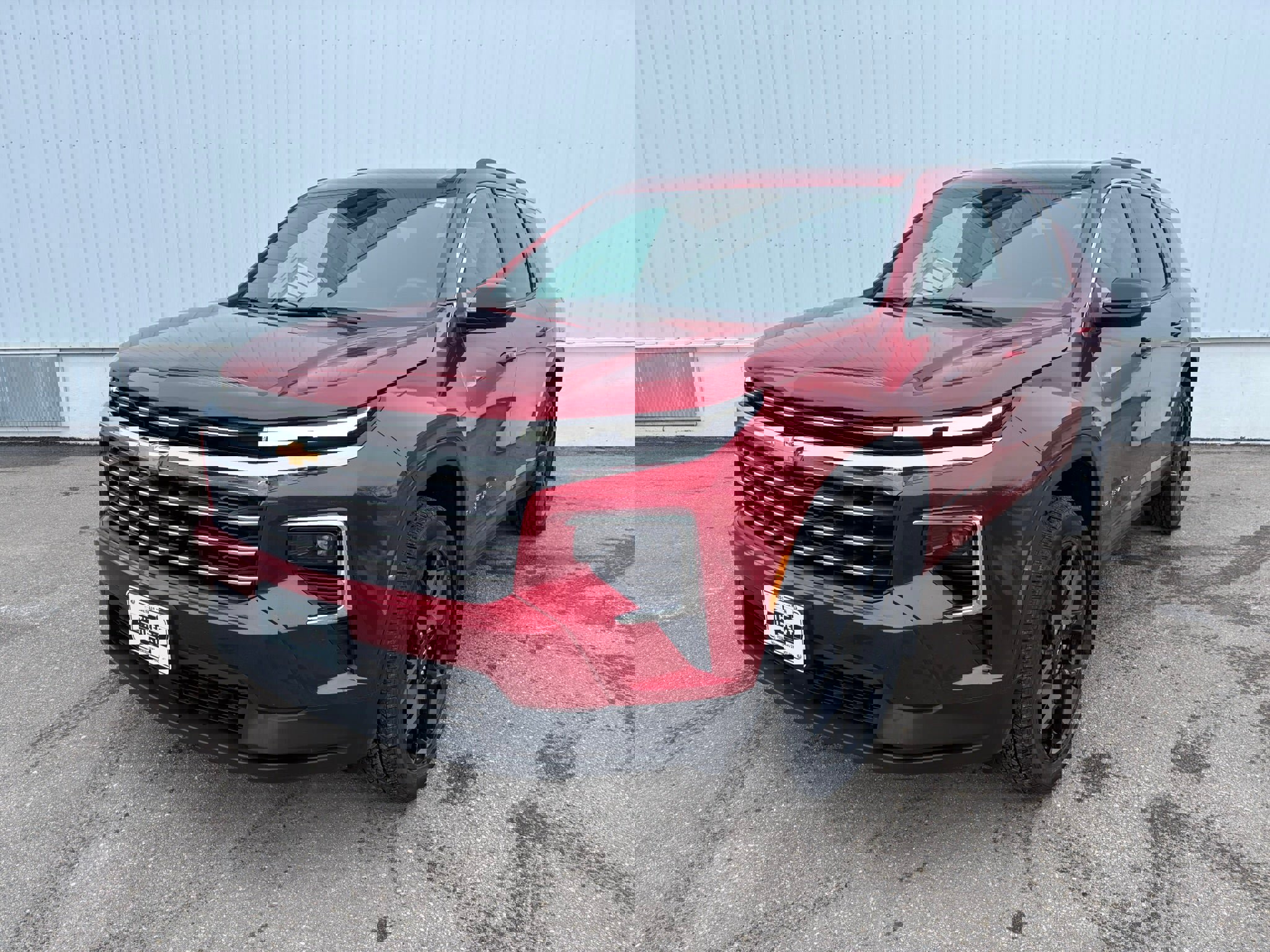 Used 2025 Chevrolet Traverse LT image 3