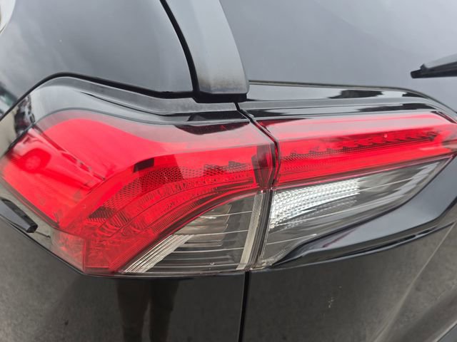 Used 2021 Toyota RAV4 LE image 33