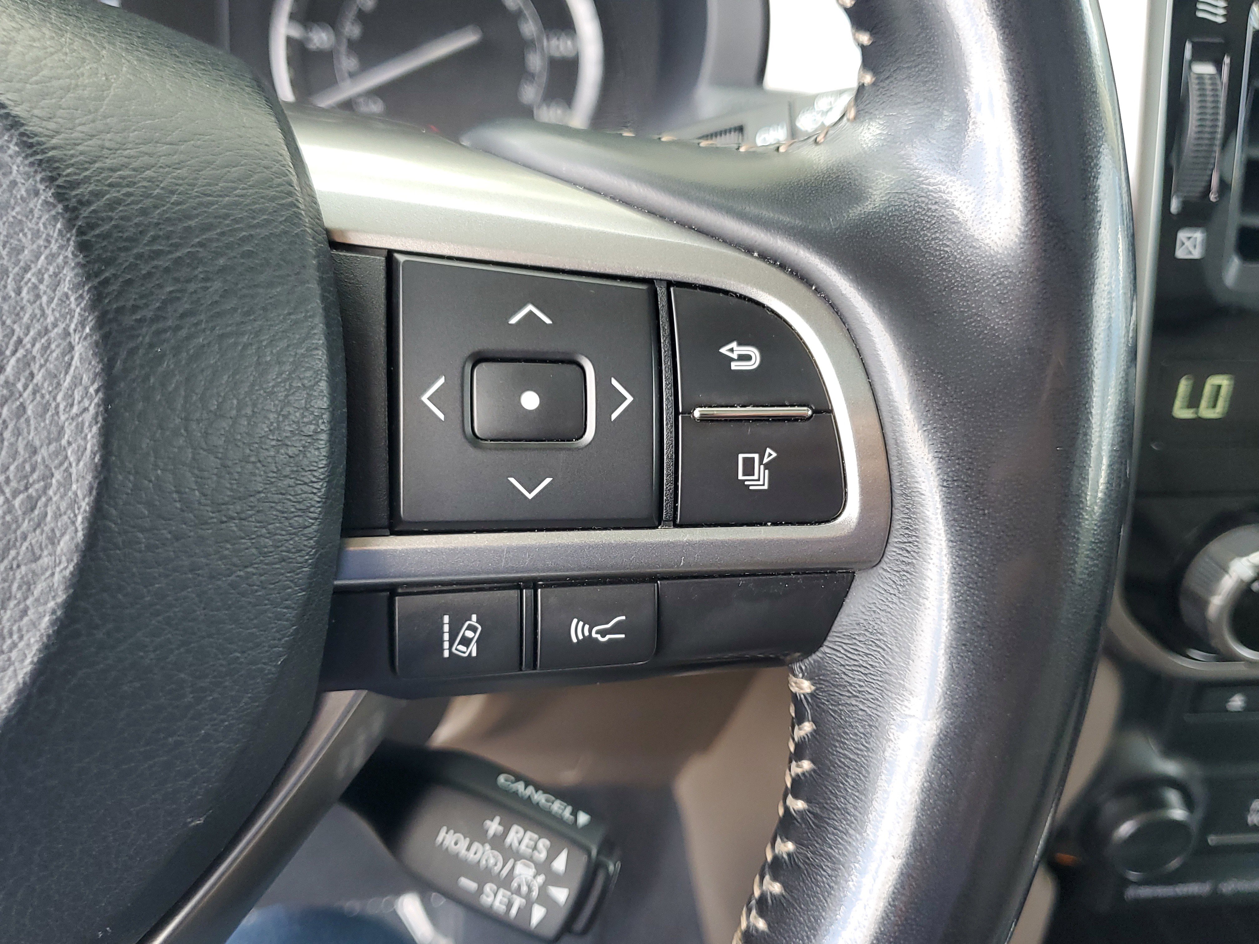 Used 2022 Lexus GX 460 Premium w/ Accessory Package image 23