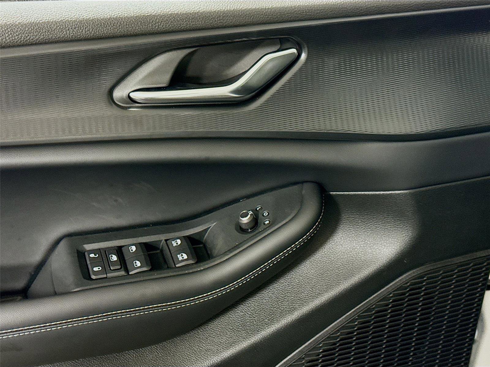 New 2025 Jeep Grand Cherokee Altitude image 12