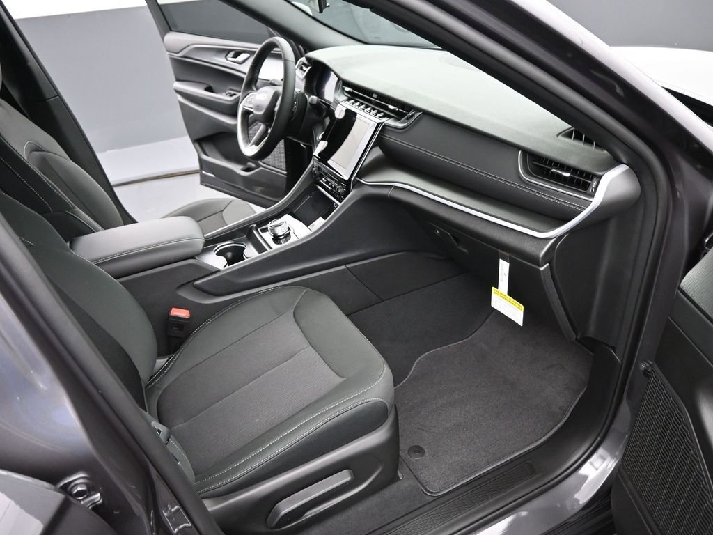 New 2025 Jeep Grand Cherokee L Laredo w/ Luxury Tech Group I image 19