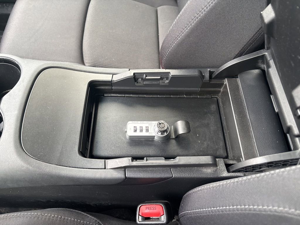 Used 2021 Toyota Venza XLE image 32