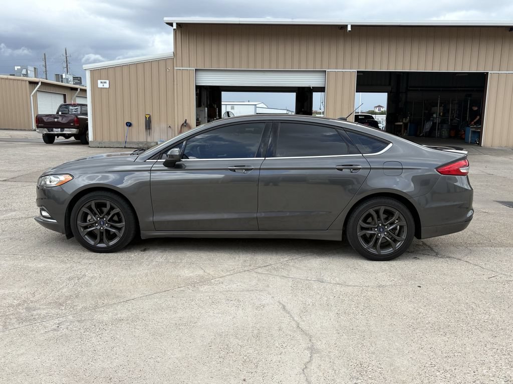 Used 2018 Ford Fusion SE w/ Equipment Group 201A FWD image 8