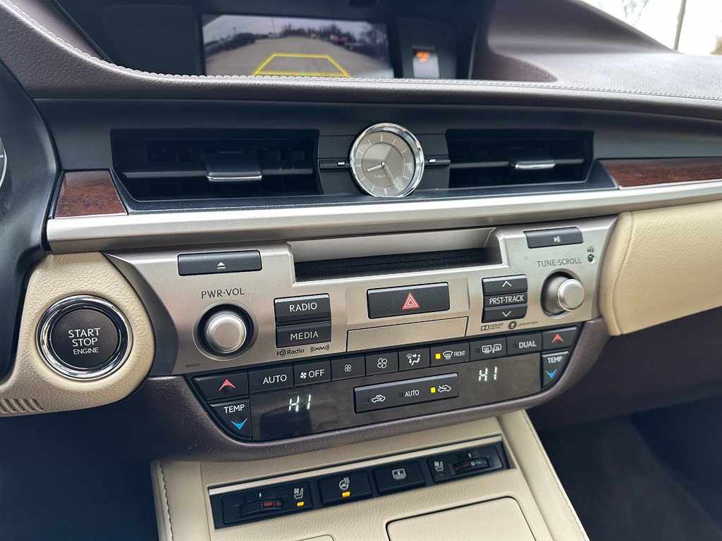 Used 2018 Lexus ES 350 w/ Luxury Package w/Wood Trim image 23