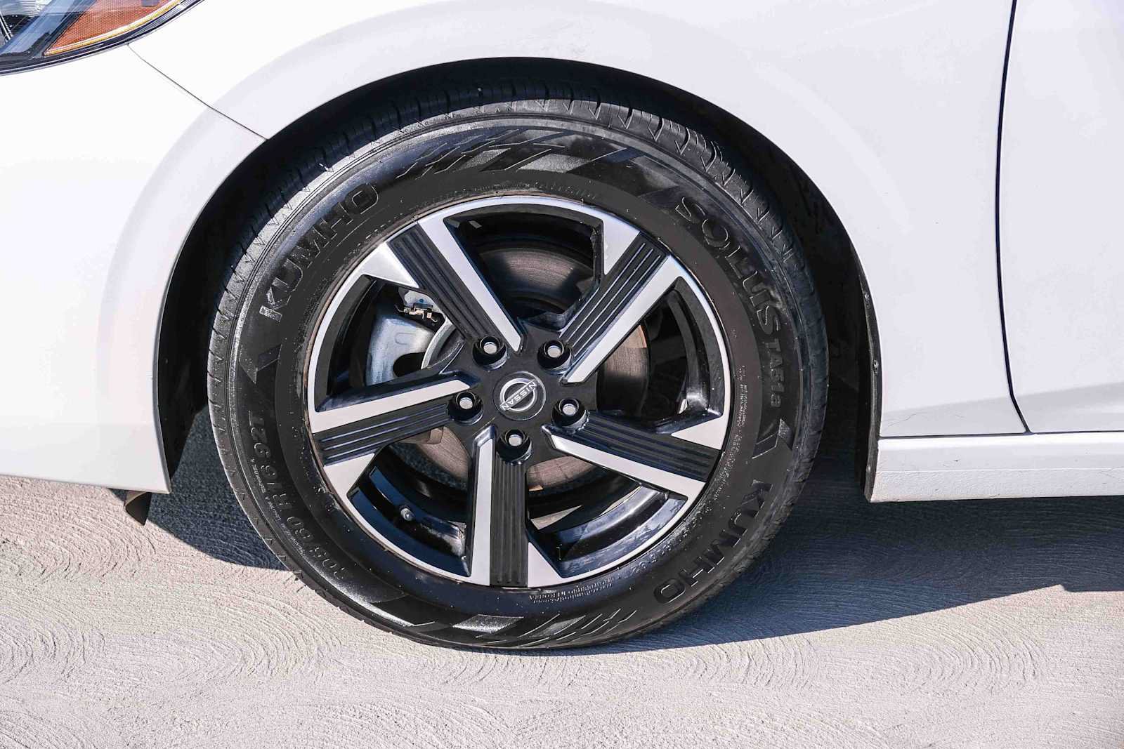 Used 2024 Nissan Sentra SV FWD image 9