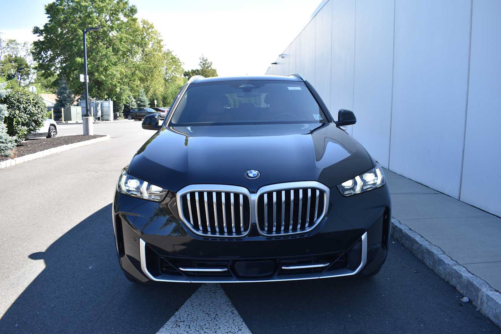 Used 2024 BMW X5 xDrive40i w/ Premium Package AWD/4WD image 2