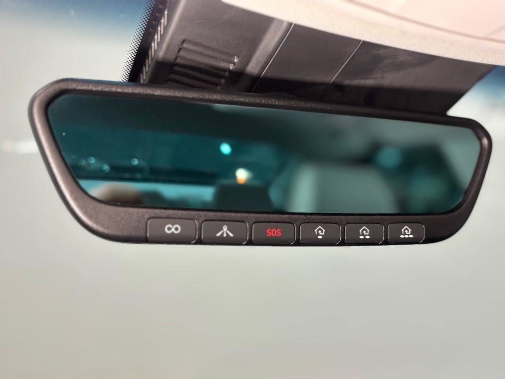 Used 2019 Genesis G70 2.0T Advanced RWD image 34