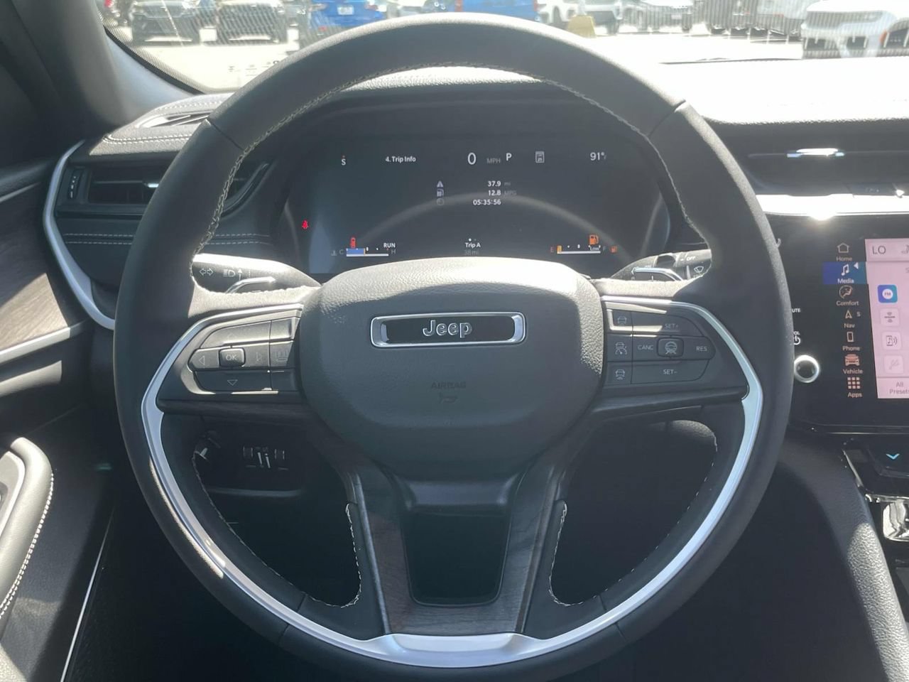 New 2026 Jeep Grand Cherokee L Limited w/ Luxury Tech Group II AWD/4WD image 24