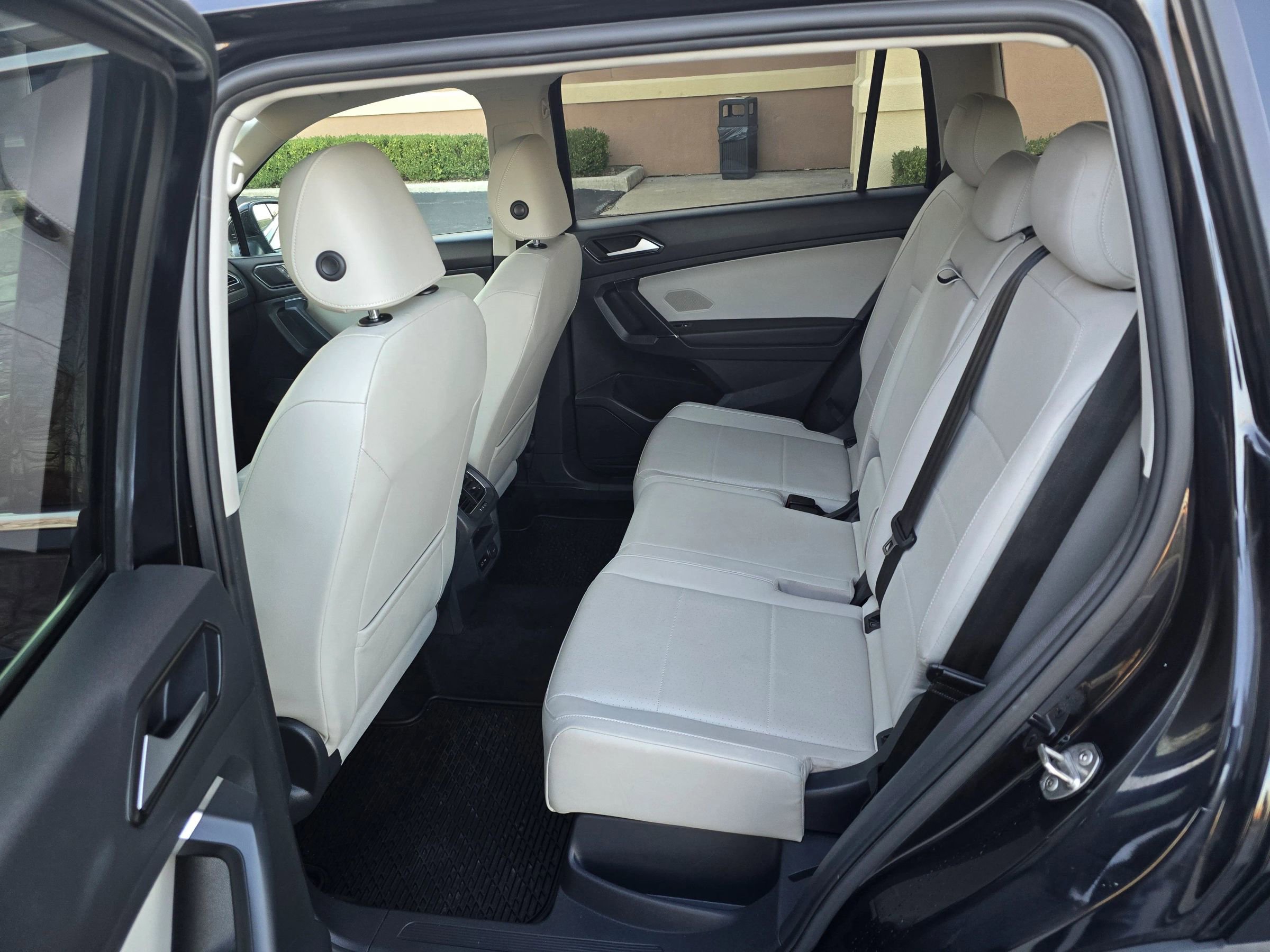 Used 2018 Volkswagen Tiguan SE w/ Panoramic Sunroof Package image 21