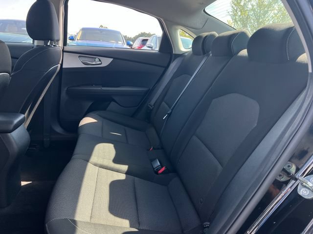 Used 2024 Kia Forte LXS w/ LXS Technology Package FWD image 19