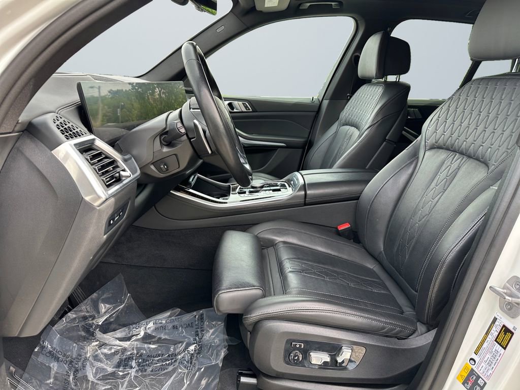 Used 2025 BMW X5 xDrive50e AWD/4WD image 9