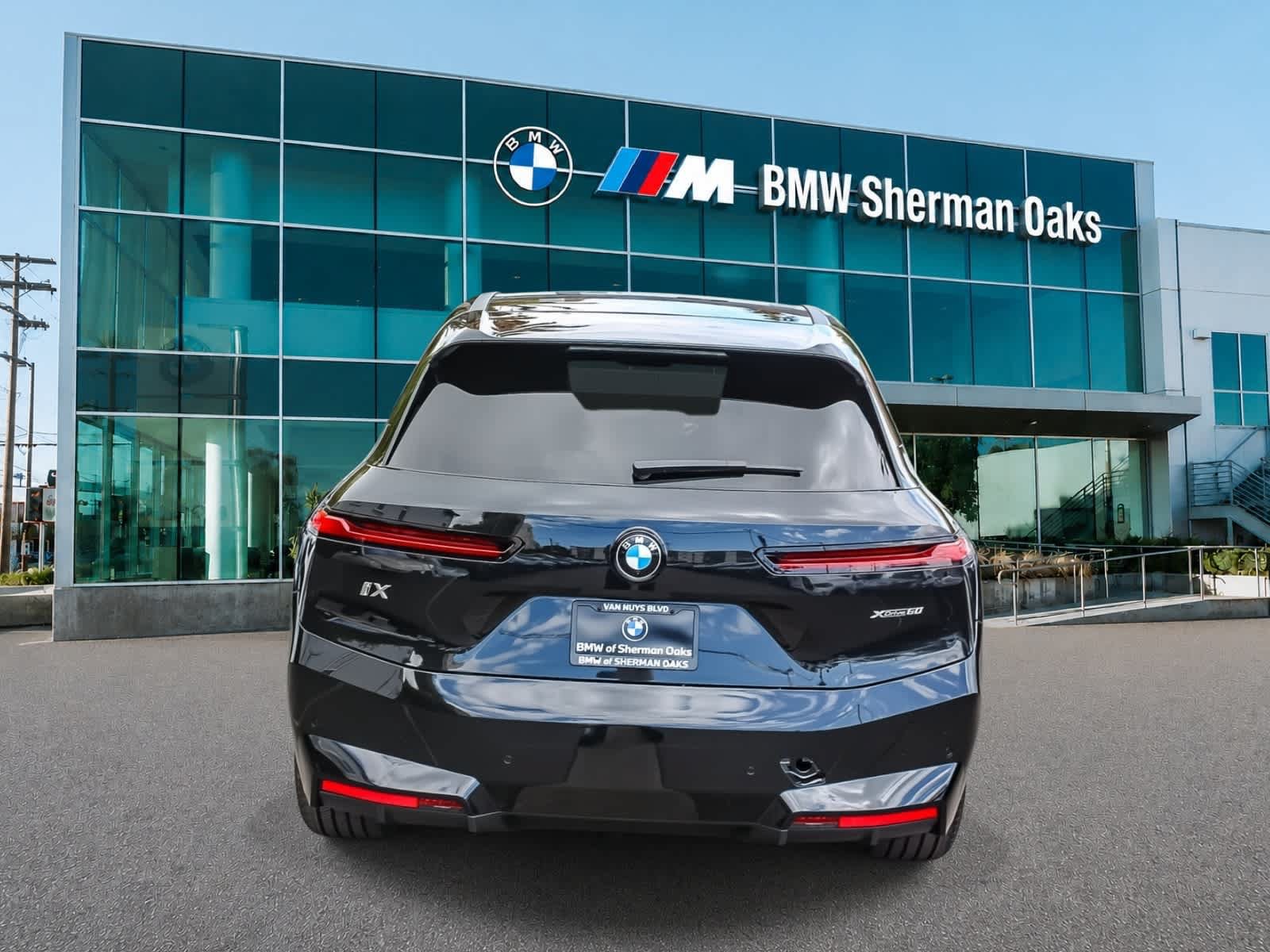 New 2026 BMW iX xDrive60 w/ Premium Package AWD/4WD image 5