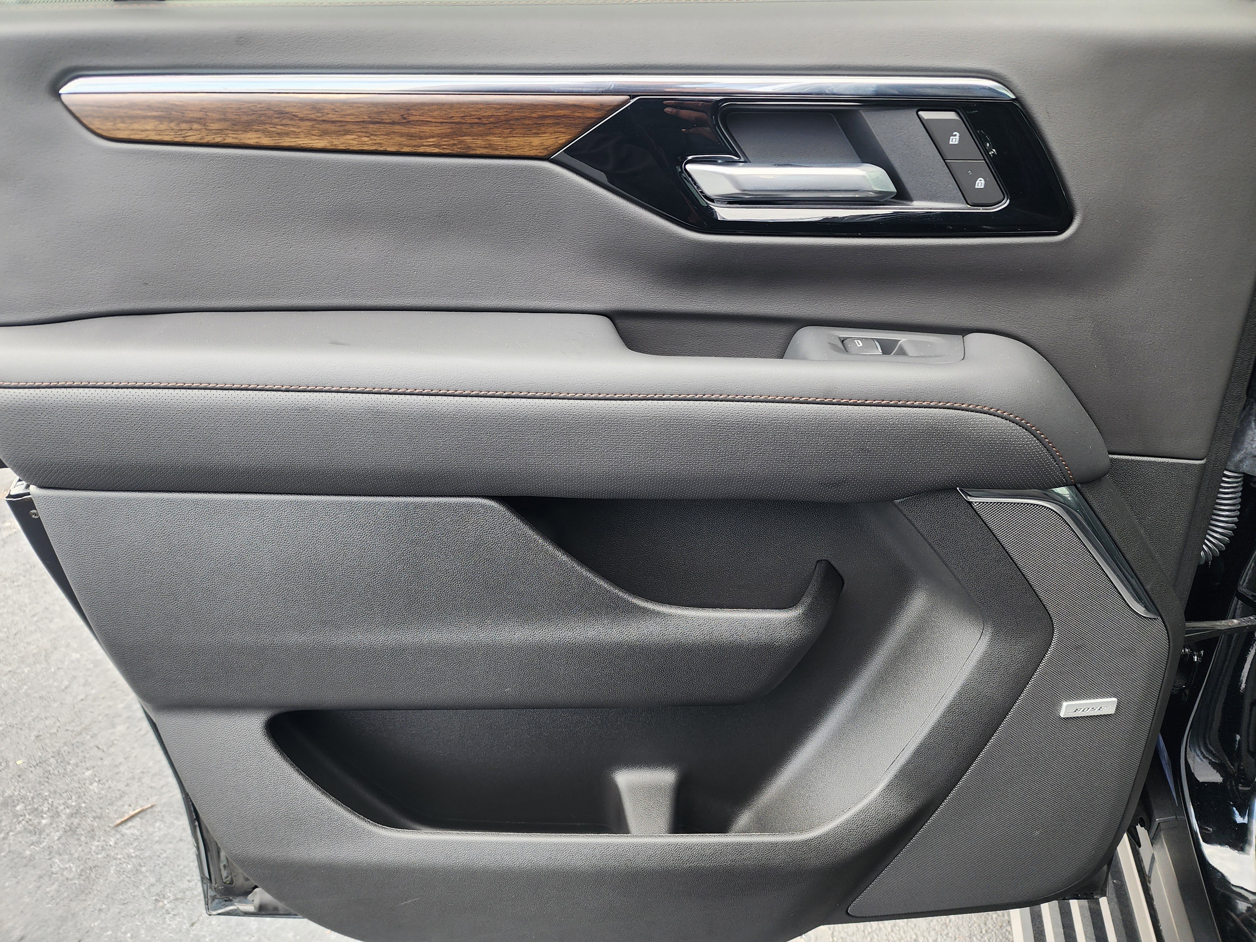 Used 2026 Chevrolet Suburban High Country image 16