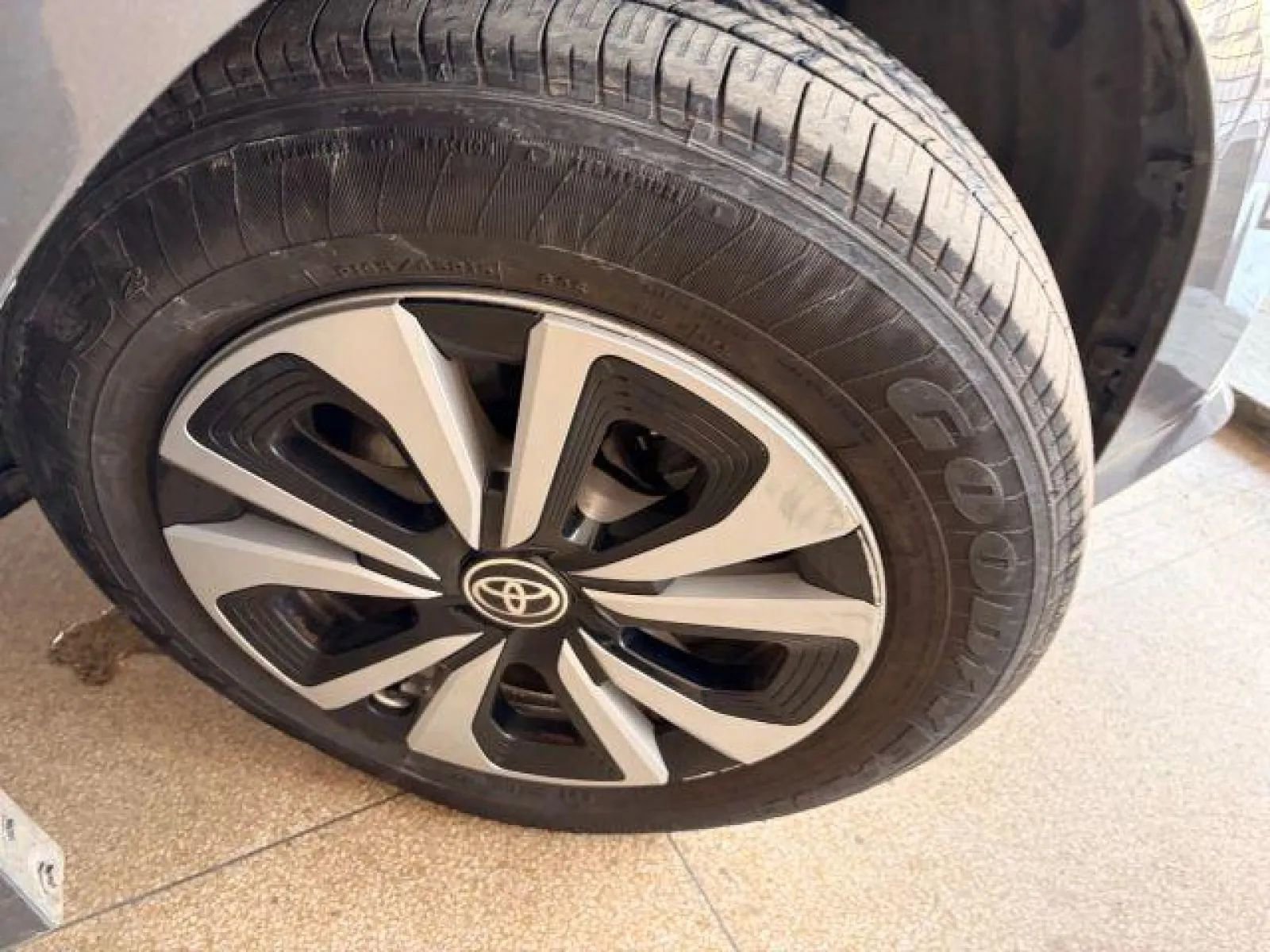 Used 2017 Toyota Prius Prime Premium FWD image 35