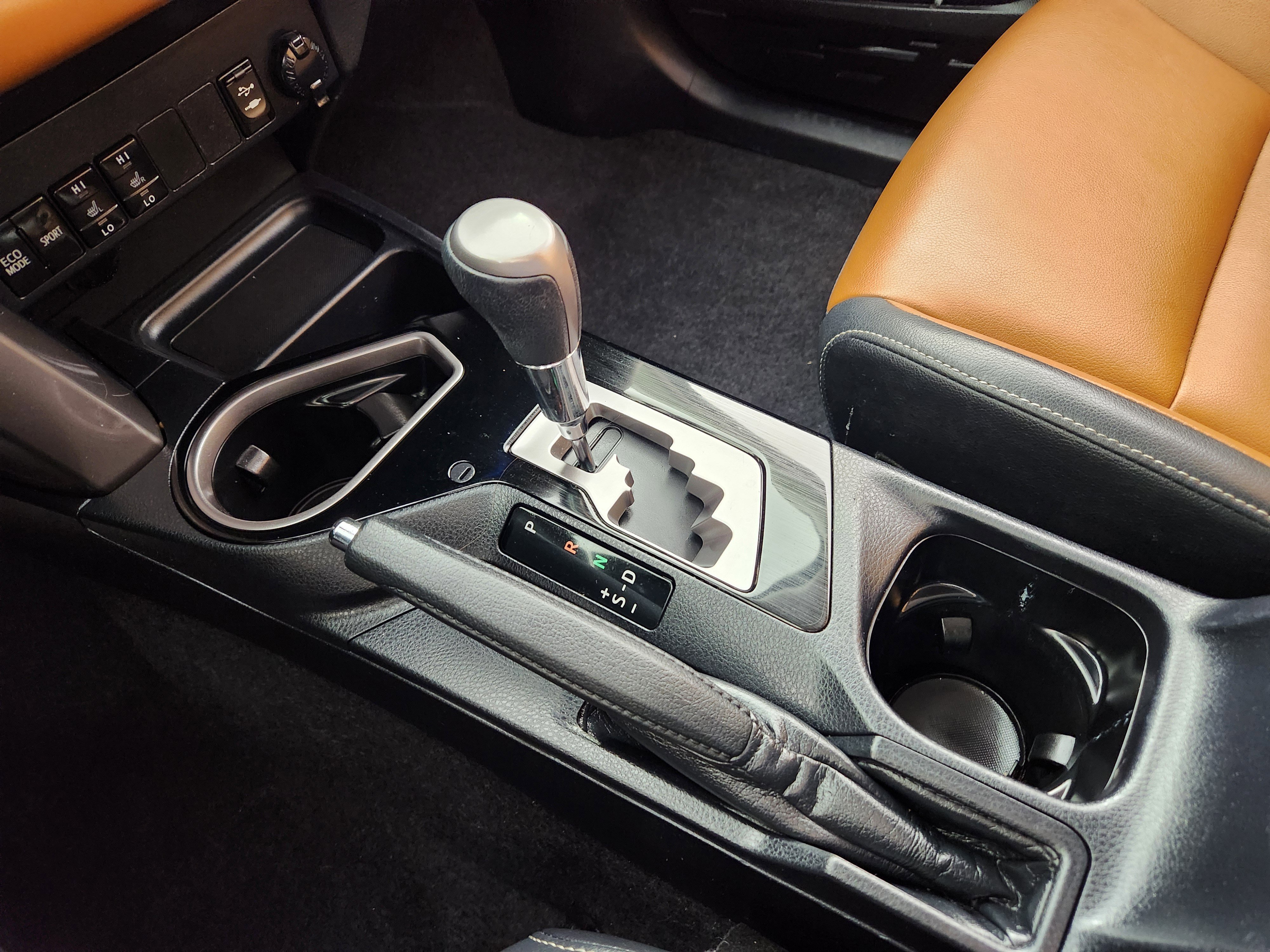 Used 2017 Toyota RAV4 Limited image 25