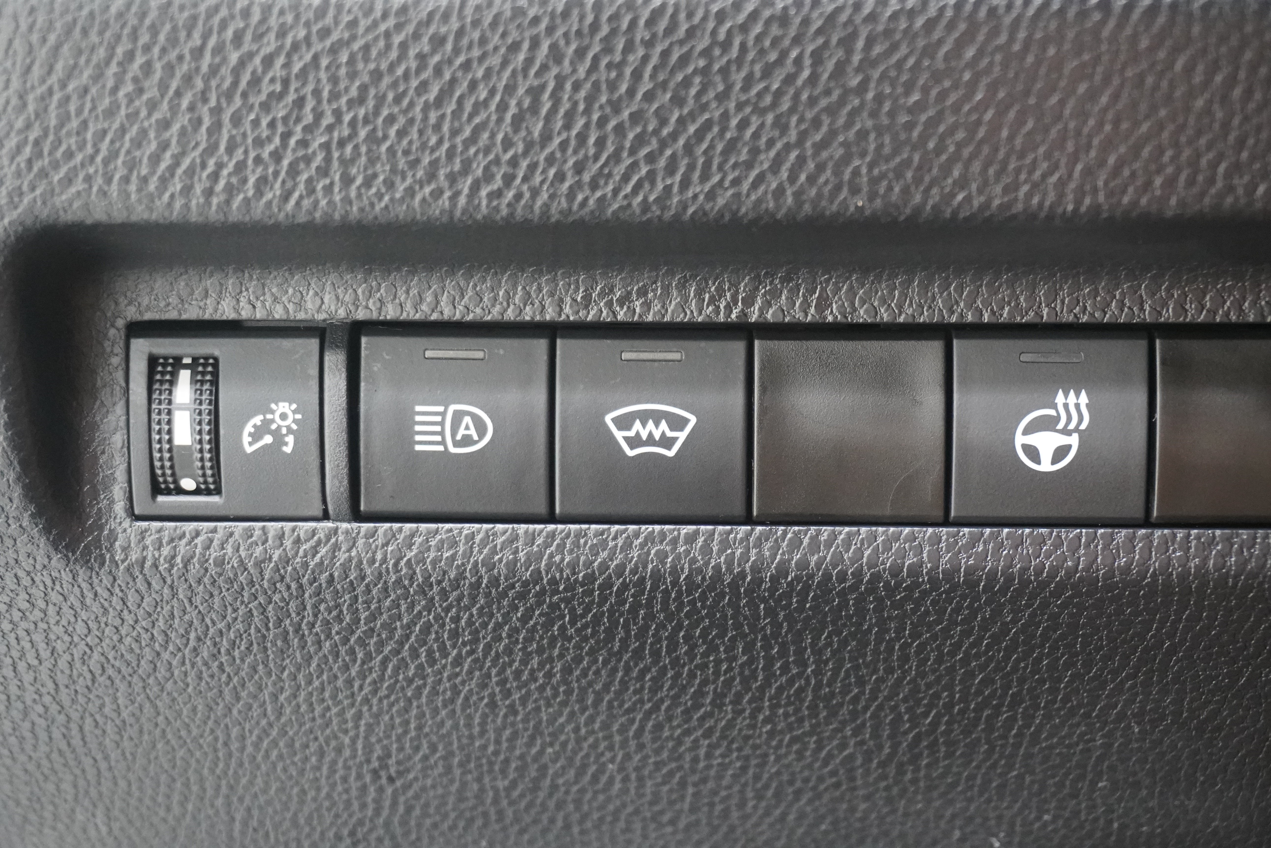 Used 2023 Toyota RAV4 XLE w/ XLE Grade Weather Package AWD/4WD image 25