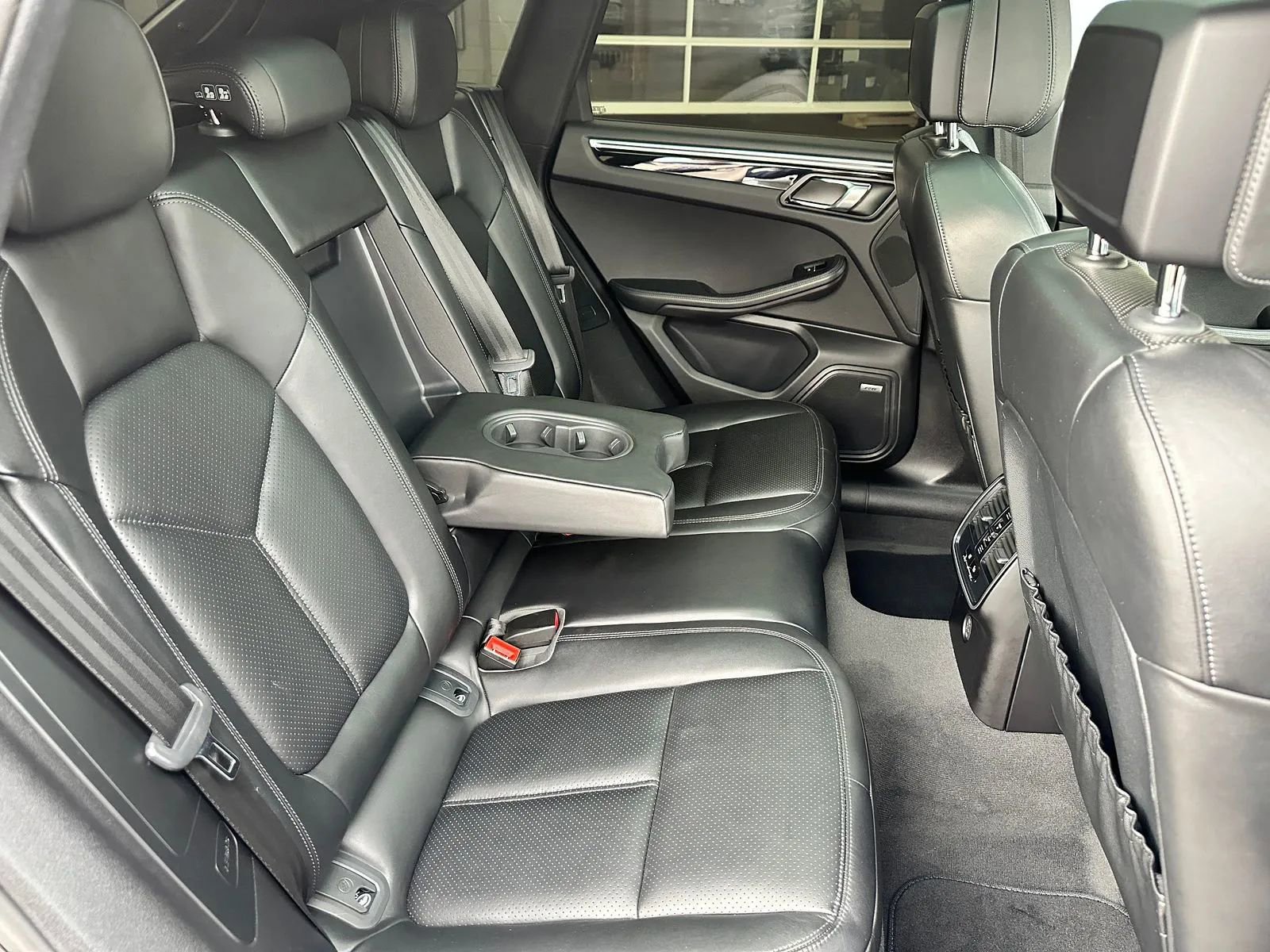 Used 2018 Porsche Macan S w/ Premium Package Plus image 16